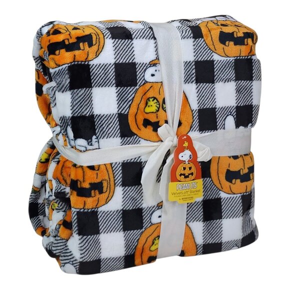 Peanuts VelvetLoft Blanket By Berkshire  Queen 90" x 90"  Snoopy & Pumpkin Fall - Picture 1 of 10